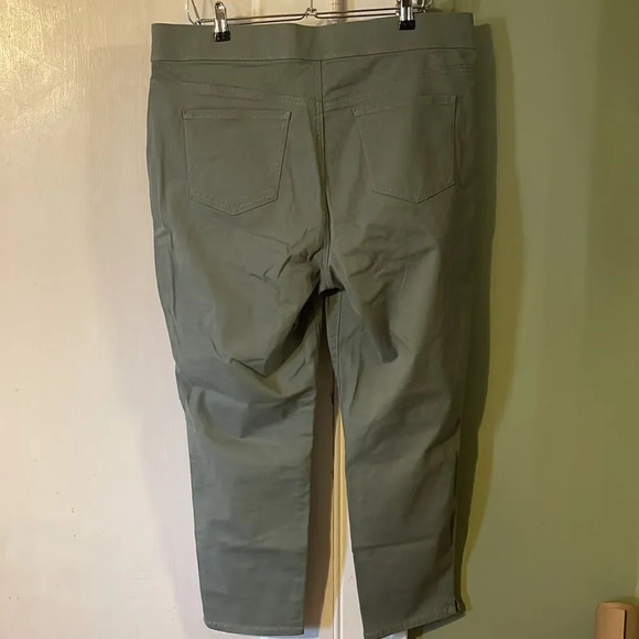 Gloria Vanderbilt Women's Pants Size 18/ Inseam 26"pull on crop length Mid-Rise - Picture 6 of 7
